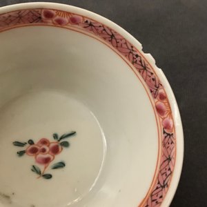 A lot of 33 Chinese famille rose cups and 27 saucers, Yongzheng/Qianlong — 照片 22