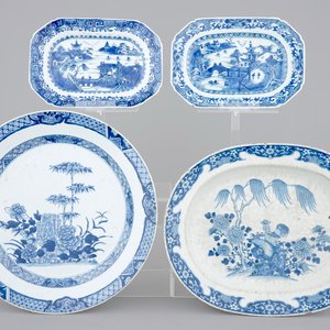 A lot of 4 Chinese porcelain blue and white dishes, Qianlong, 18th C. — photo 1