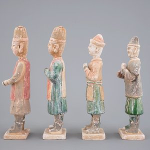 A lot of 4 Chinese pottery funerary figures, Ming Dynasty — foto 2