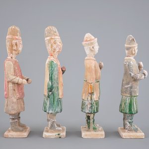 A lot of 4 Chinese pottery funerary figures, Ming Dynasty — foto 4