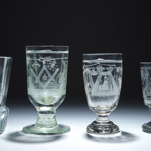 A lot of 4 engraved masonic subject glasses, freemasonry, 20th C. — 照片 2