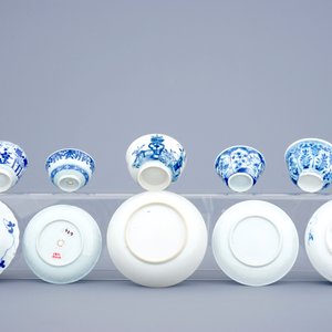 A lot of 5 Chinese blue and white cups and saucers, 18th C. — photo 2