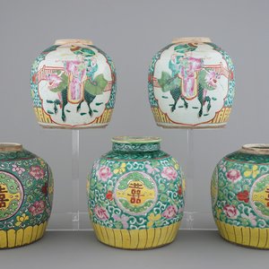 A lot of 5 Chinese famille rose ginger jars, 19th C. — photo 1