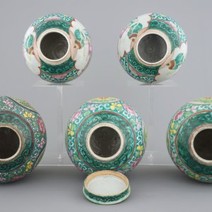 A lot of 5 Chinese famille rose ginger jars, 19th C. — photo 5