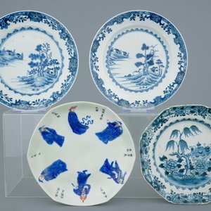 A lot of 6 various Chinese blue and white plates and dishes, 18/19th C. — photo 2