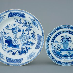 A lot of 6 various Chinese blue and white plates and dishes, 18/19th C. — photo 4