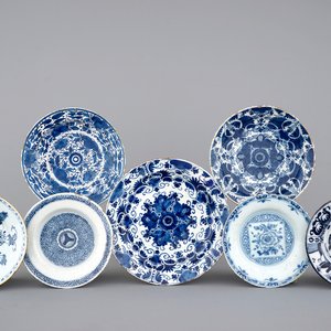 A lot of 7 blue and white Dutch Delft plates, 18th C. — 照片 1