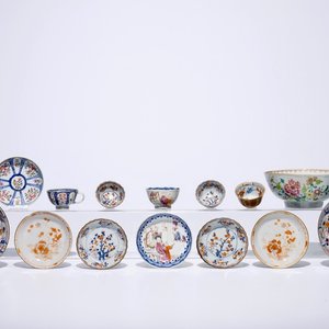 A lot of five Chinese cups and saucers, two plates and a bowl, Qianlong — photo 1
