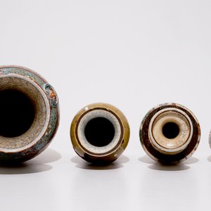 A lot of four various Nanking vases, 19th C. — photo 5