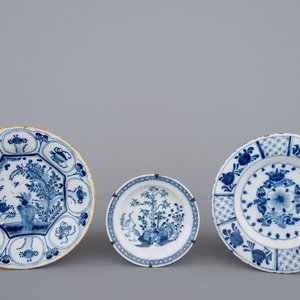 A lot of varied Dutch Delft and other ceramics, mostly 18th C. — photo 3