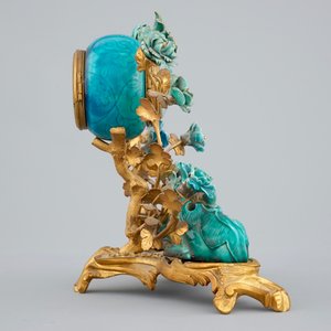 A Louis XV style ormolu-mounted clock with Samson porcelain group, 19th C. — 照片 2