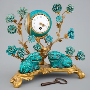 A Louis XV style ormolu-mounted clock with Samson porcelain group, 19th C. — 照片 5