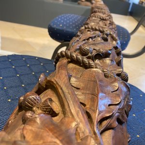 A mahogany boat mast with oak scrolls, France or Italy, 18th C. — 照片 42