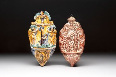 A maiolica holy water font and a Hispano-Moresque lustre-glazed holy water font, Italy and Spain, 17/18th C. — photo 2