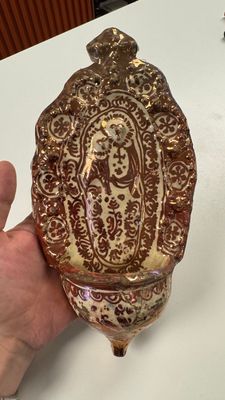 A maiolica holy water font and a Hispano-Moresque lustre-glazed holy water font, Italy and Spain, 17/18th C. — photo 7