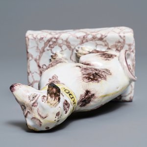 A manganese and yellow Brussels faience model of a dog, 18th C. — 照片 7