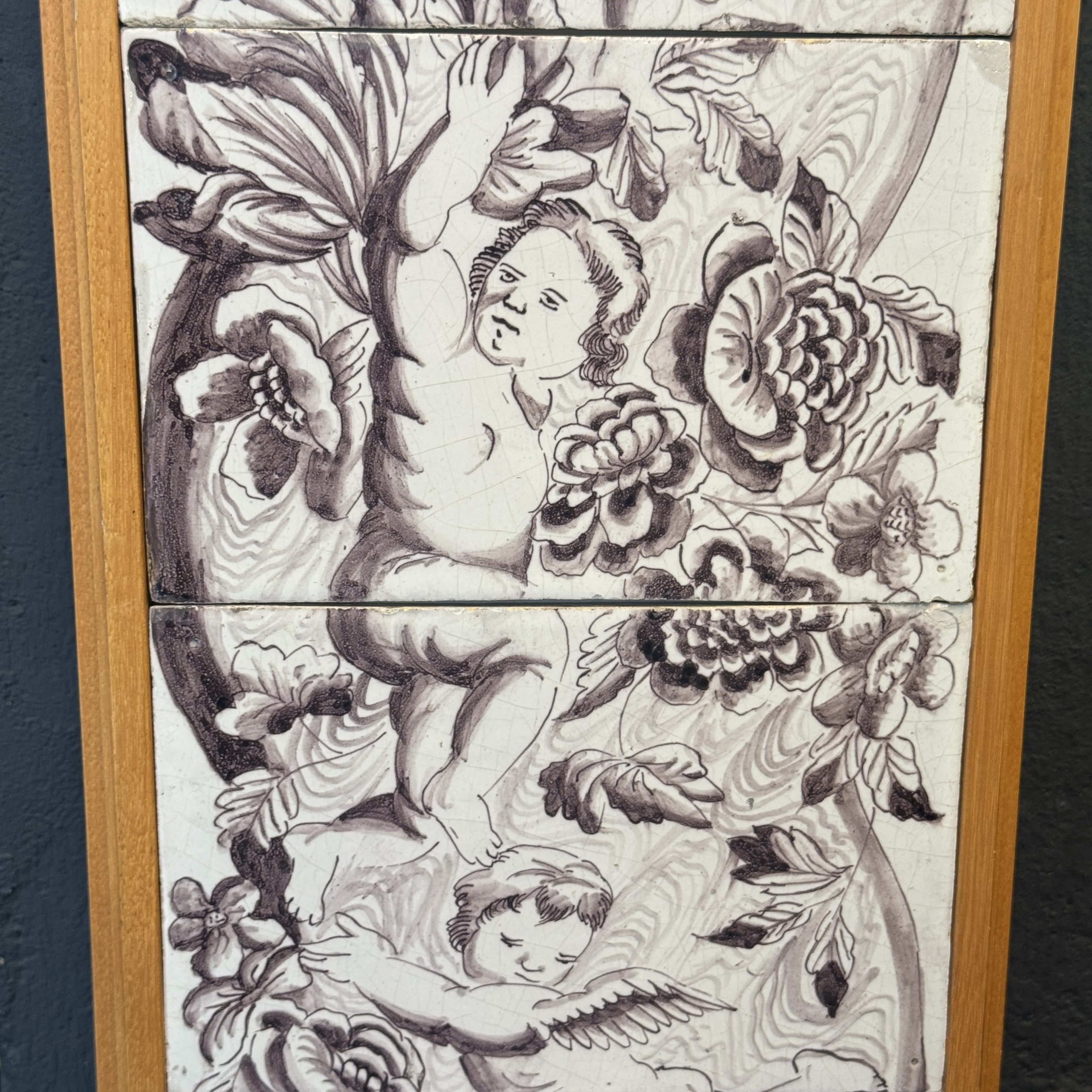 A manganese Dutch Delft 12-piece tile pillar with cherubs — foto 3