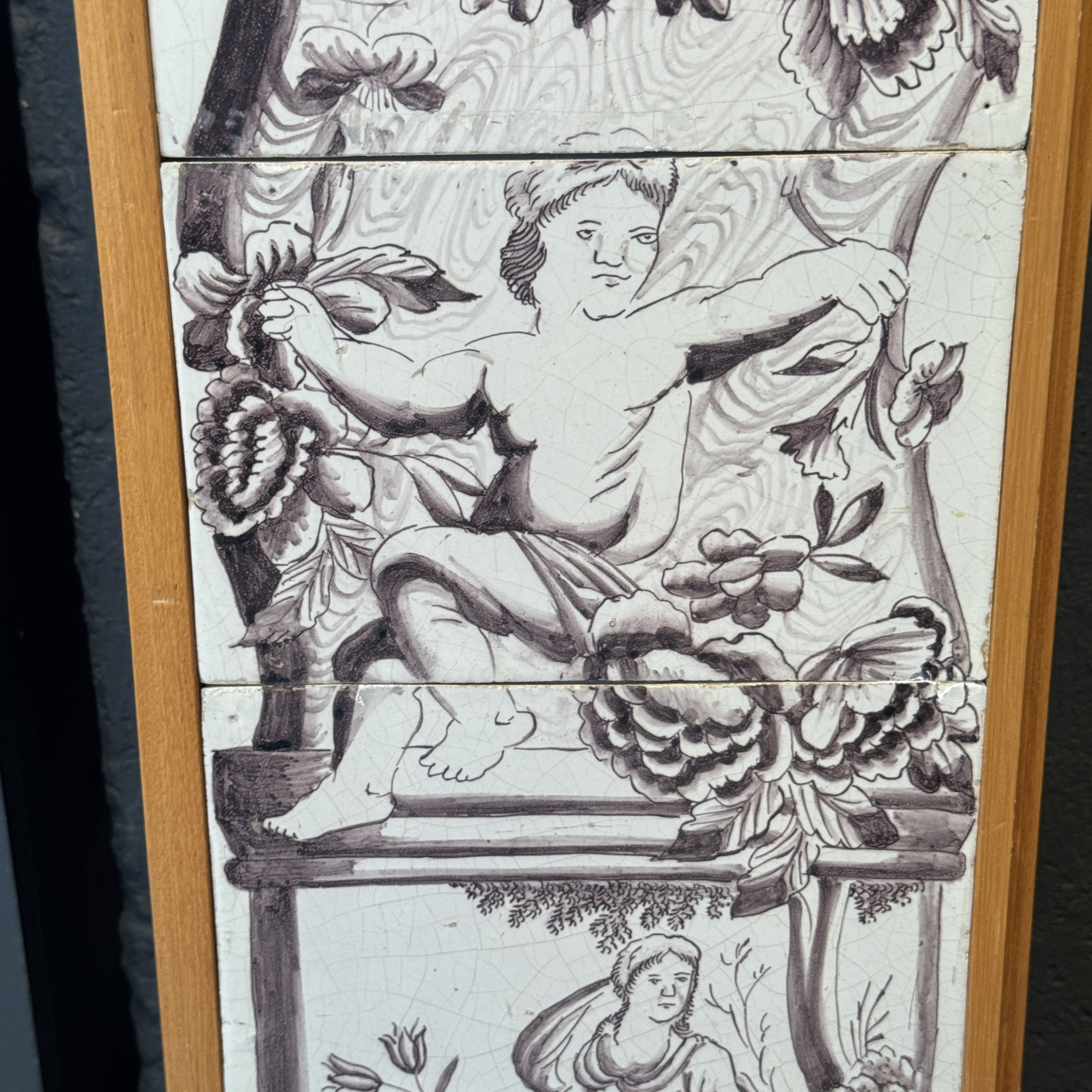 A manganese Dutch Delft 12-piece tile pillar with cherubs — foto 5