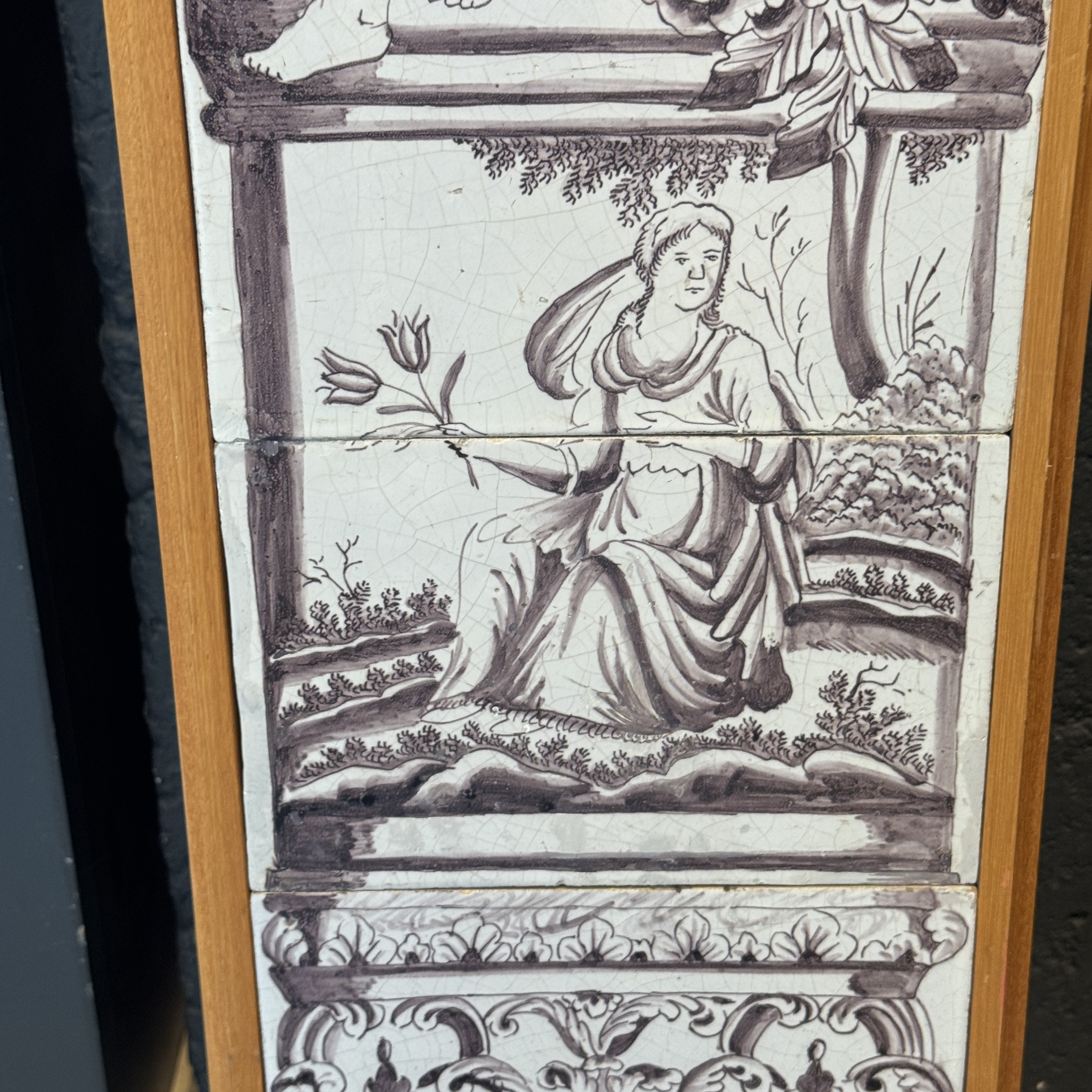 A manganese Dutch Delft 12-piece tile pillar with cherubs — foto 6
