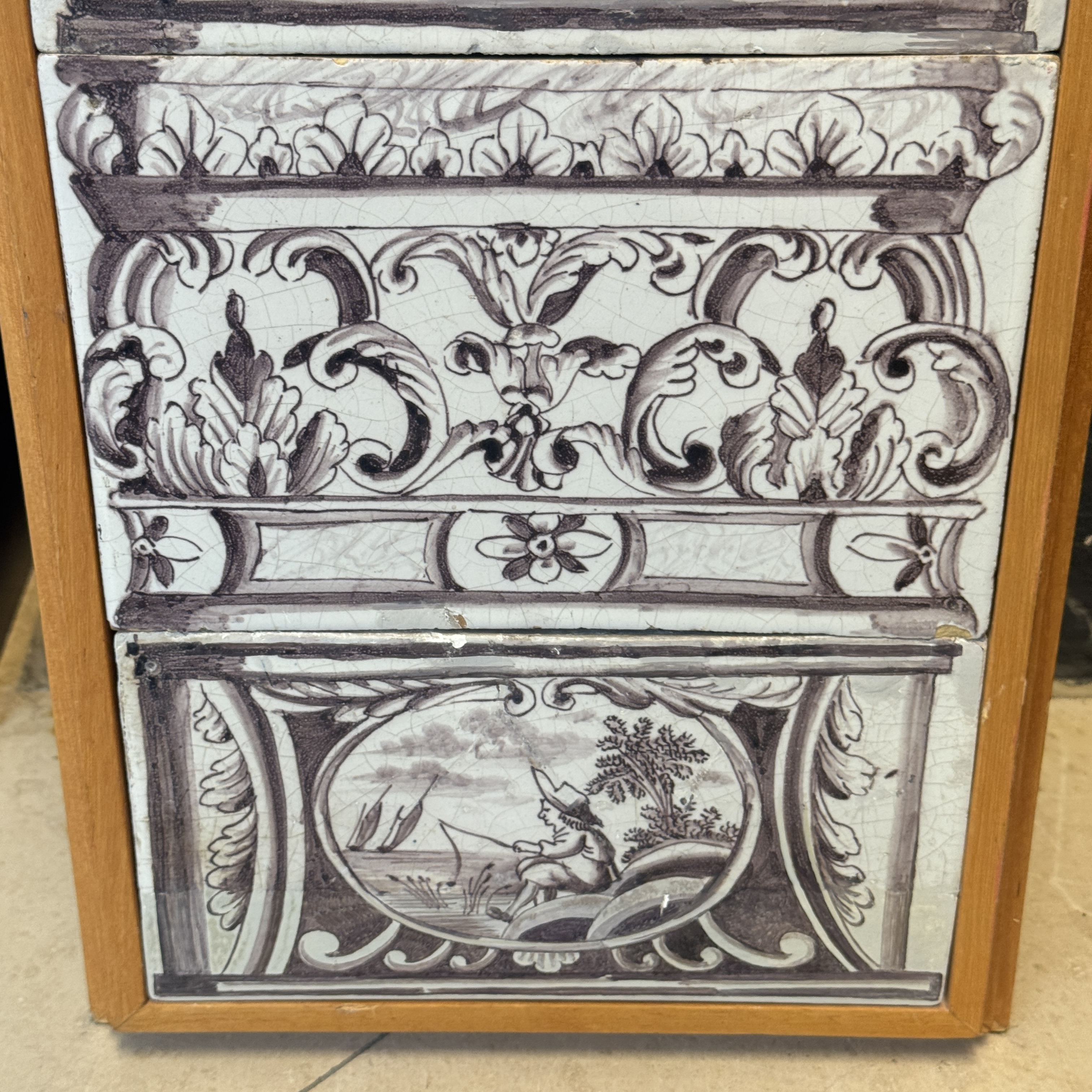 A manganese Dutch Delft 12-piece tile pillar with cherubs — foto 7