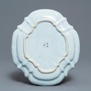 A manganese Dutch Delft part service with a sauce boat on stand, a dish and six plates, 18th C. — 照片 15