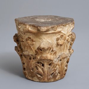 A marble fragment of a capital, Spain or Italy, 16/17th C. — photo 1