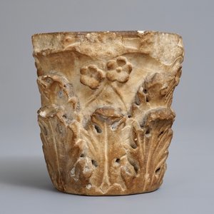A marble fragment of a capital, Spain or Italy, 16/17th C. — photo 4