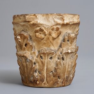 A marble fragment of a capital, Spain or Italy, 16/17th C. — photo 5