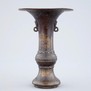 A marked Chinese bronze gu vase with traces of gilt lacquer, late Ming Dynasty — 照片 1