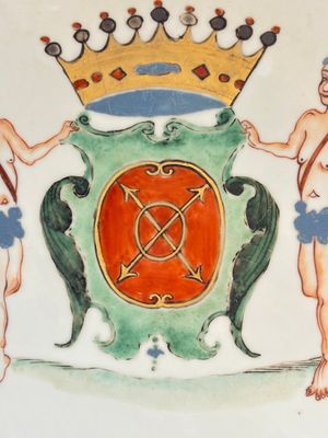 A massive and rare Chinese armorial dish with the arms of Sioc'han de Kersabiec, Kangxi, ca. 1715 — 照片 3
