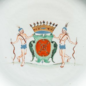 A massive and rare Chinese armorial dish with the arms of Sioc'han de Kersabiec, Kangxi, ca. 1715 — 照片 2