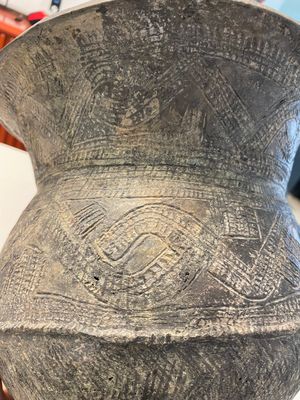 A massive Ban Chiang culture pottery vessel and two grey pottery jars, Thailand 7/4th C. B.C. — 照片 12