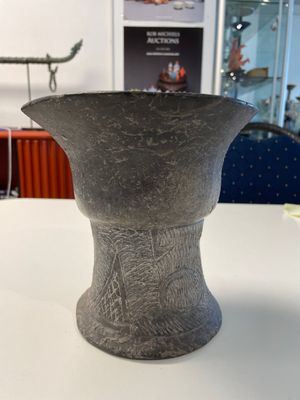 A massive Ban Chiang culture pottery vessel and two grey pottery jars, Thailand 7/4th C. B.C. — 照片 16
