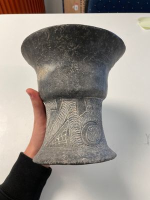 A massive Ban Chiang culture pottery vessel and two grey pottery jars, Thailand 7/4th C. B.C. — 照片 18