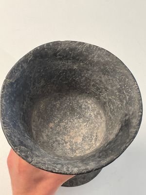 A massive Ban Chiang culture pottery vessel and two grey pottery jars, Thailand 7/4th C. B.C. — 照片 19