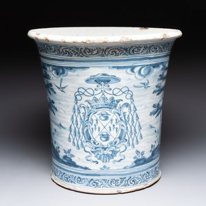 A massive blue and white armorial jardinière with the arms of Luis Antonio Fernández de Córdoba Portocarrero, Talavera, Spain, 1754-1771 — photo 1