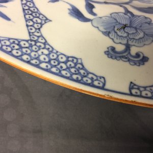A massive blue and white Chinese charger with a punishment scene, Yongzheng/Qianlong — photo 4