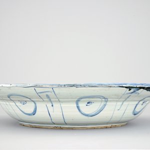 A massive blue and white Chinese kraak porcelain dish, 17th C. — photo 7