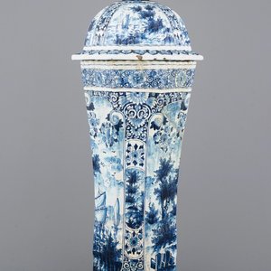 A massive blue and white Delft vase and cover, early 19th C. — 照片 4