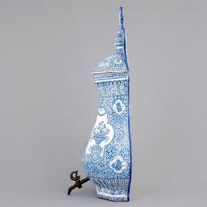 A massive blue and white Dutch Delft cistern with pewter spout, 18th C. — 照片 3