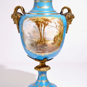 A massive bronze-mounted Sèvres-style porcelain vase, 19th C. — 照片 1