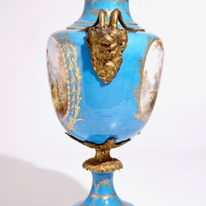 A massive bronze-mounted Sèvres-style porcelain vase, 19th C. — 照片 2
