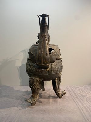 A massive Chinese archaistic bronze 'elephant' censer and cover, Ming — photo 2