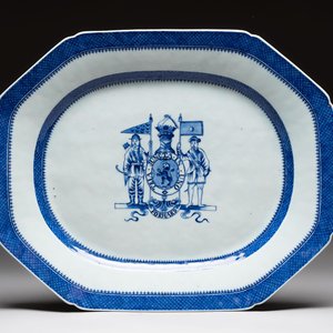 A massive Chinese blue and white armorial charger with the arms of Hughes for the English market, Qianlong, ca. 1790 — photo 1
