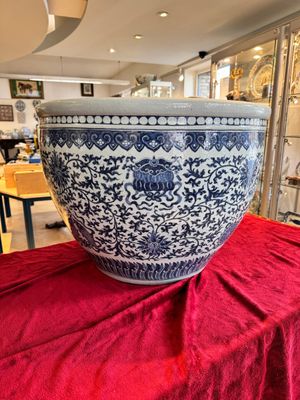 A massive Chinese blue and white 'Bajixiang' fish bowl, Qianlong — photo 1