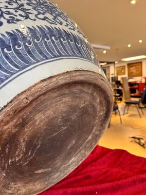 A massive Chinese blue and white 'Bajixiang' fish bowl, Qianlong — photo 14