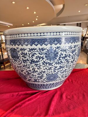A massive Chinese blue and white 'Bajixiang' fish bowl, Qianlong — photo 2