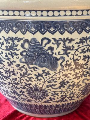 A massive Chinese blue and white 'Bajixiang' fish bowl, Qianlong — photo 6