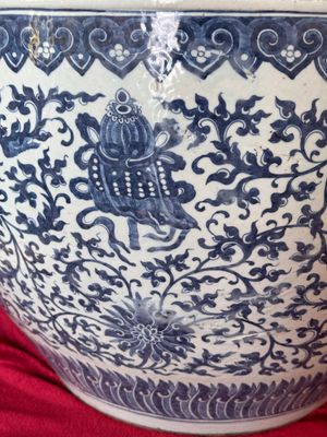 A massive Chinese blue and white 'Bajixiang' fish bowl, Qianlong — photo 7