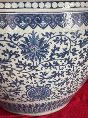 A massive Chinese blue and white 'Bajixiang' fish bowl, Qianlong — photo 8